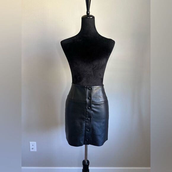 Aritiza Wilfred Free Women’s Cut Black Vegan Leather Preppy Mini Skirt Size 2 - Picture 1 of 6